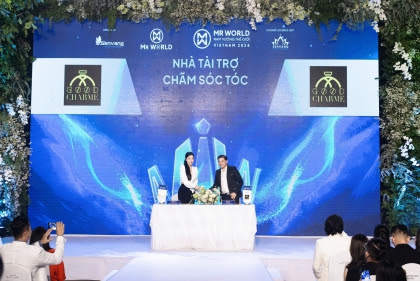 Ông Võ Sỹ Đạt - Nhà sáng lập GoodCharme trong giây phút ký kết hợp đồng tài trợ cùng đại diện Mr World Vietnam 2024